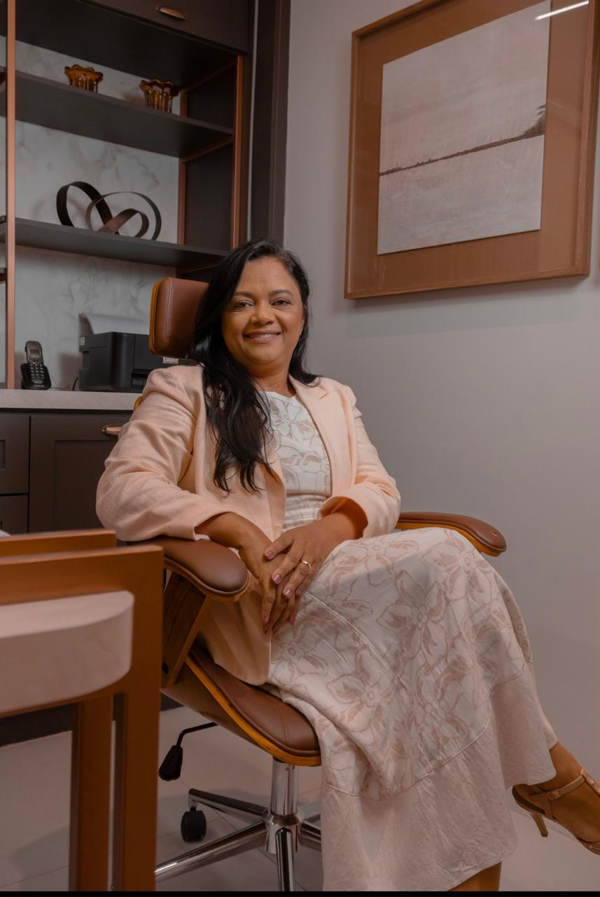Andreia Nascimento em seu escritório